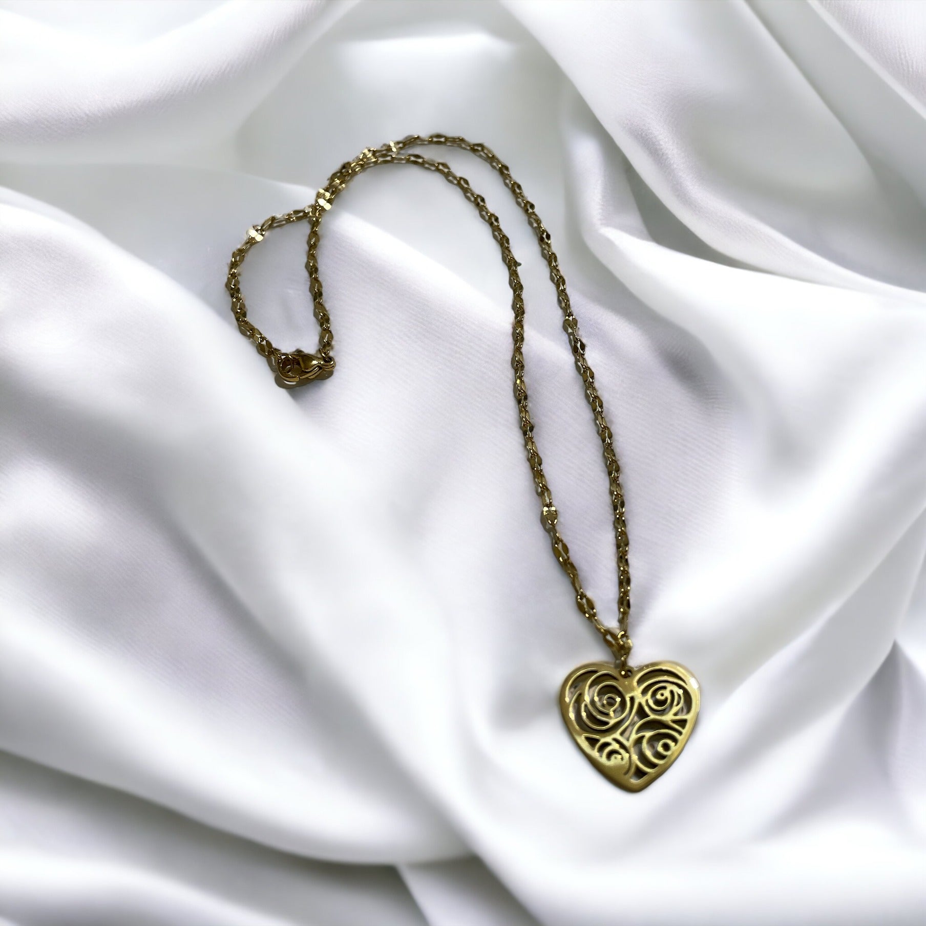 Introducing our Vintage Heart Filigree Necklace – a piece that exudes romance and sophistication. This charming necklace features a heart-shaped pendant with an intricate filigree design, crafted from stainless steel with an antique gold finish.