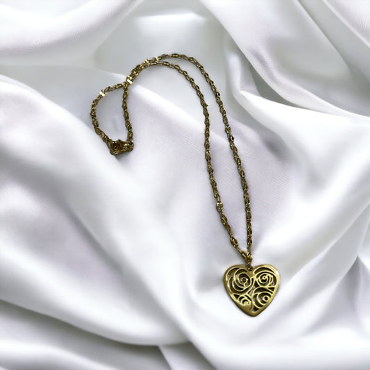 Introducing our Vintage Heart Filigree Necklace – a piece that exudes romance and sophistication. This charming necklace features a heart-shaped pendant with an intricate filigree design, crafted from stainless steel with an antique gold finish.