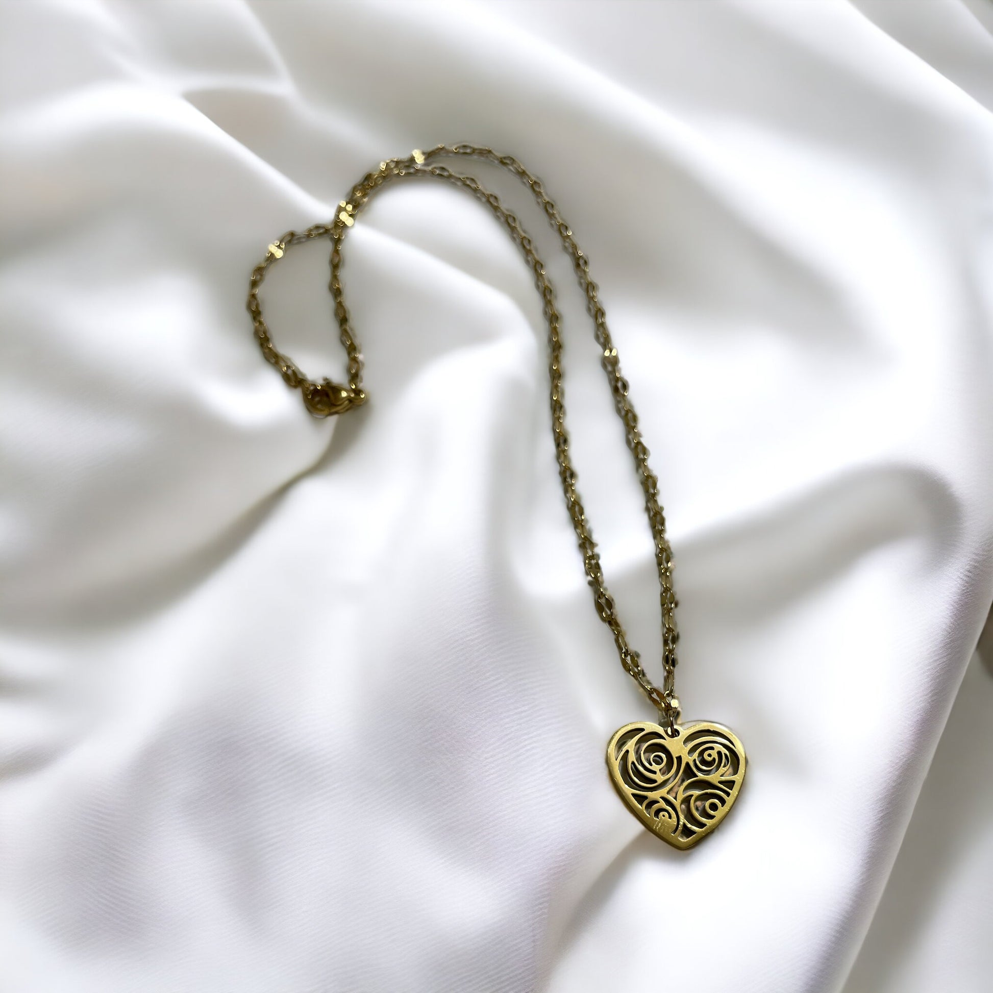 Introducing our Vintage Heart Filigree Necklace – a piece that exudes romance and sophistication. This charming necklace features a heart-shaped pendant with an intricate filigree design, crafted from stainless steel with an antique gold finish.