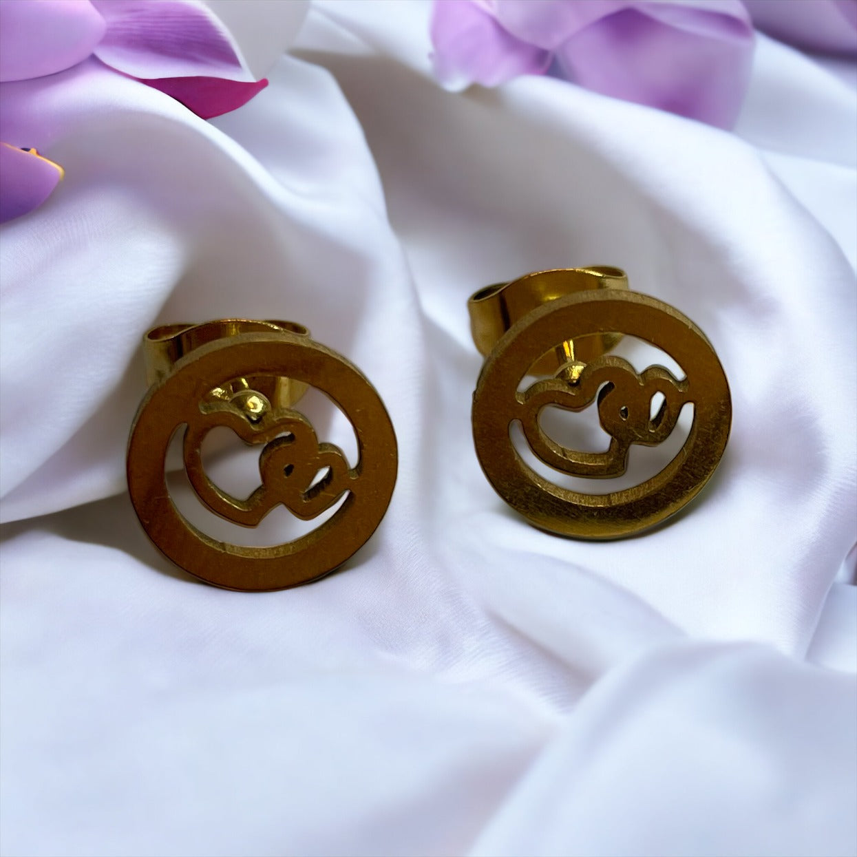 Material: Premium stainless steel for durability and longevity. Plating: Exquisite gold plating for a radiant finish. Design: Minimalist circular shape for a chic and timeless look. Closure: Secure butterfly backs ensure a comfortable and safe fit. Versatility: Suitable for various occasions, from the office to an evening out.